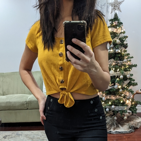 Cropped yellow-orange top with front tie - Picture 4 of 4
